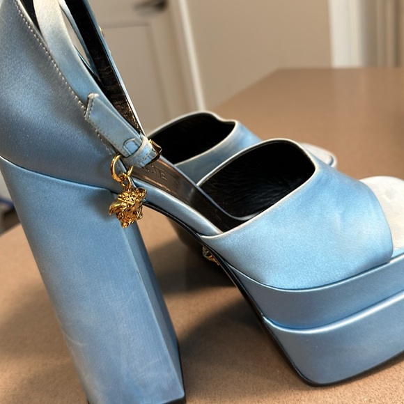 Versace heels - Picture 5 of 7